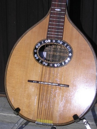 Custom Model Nr. 5 after 1925 with oval sound hole: back