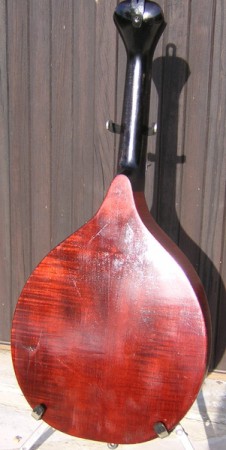 Custom Model Nr. 5 after 1925 with oval sound hole: back